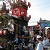 八幡上りの時間が近づくと、弊社近くにある渋川四ツ角には、すべての町の山車が集結します(2012年)。